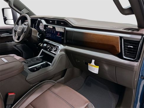 New 2025 GMC Sierra 2500 Denali w/ Denali Reserve Package image 31