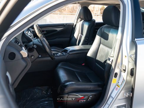 Used 2014 Lexus LS 460 AWD image 16
