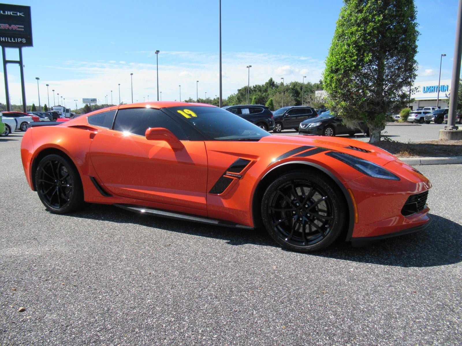 Used 2019 Chevrolet Corvette Grand Sport w/ Carbon Flash Badge Package RWD image 2