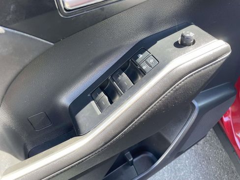 Used 2020 Toyota Highlander XLE image 23