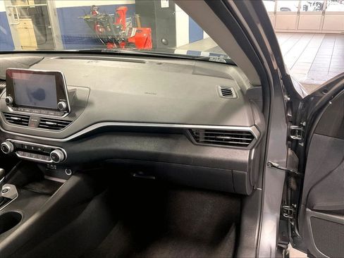 Used 2020 Nissan Altima 2.5 S AWD/4WD image 13