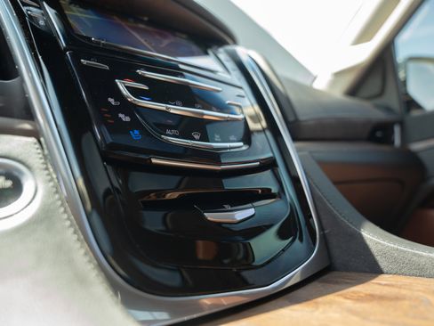 Used 2020 Cadillac Escalade Luxury AWD/4WD image 14
