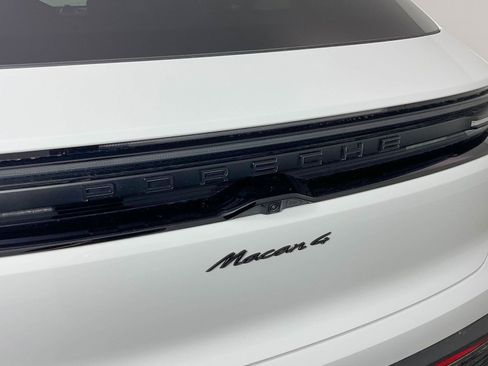 Used 2024 Porsche Macan 4 Electric image 12