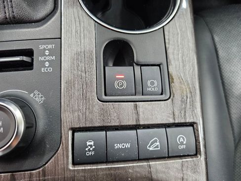 Used 2021 Toyota Highlander Limited image 27