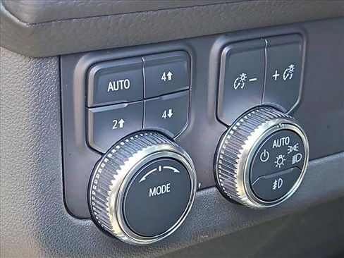 Used 2024 GMC Yukon XL Denali image 15