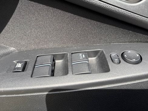 Used 2012 MAZDA MAZDA3 i Touring FWD image 17