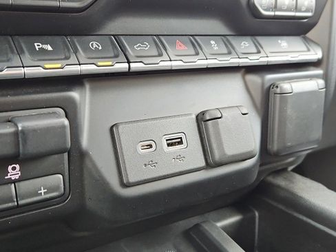 Used 2022 Chevrolet Silverado 1500 High Country image 43