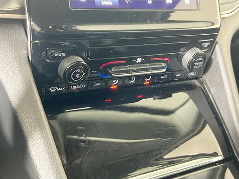 Used 2023 Jeep Grand Cherokee Laredo AWD/4WD image 15