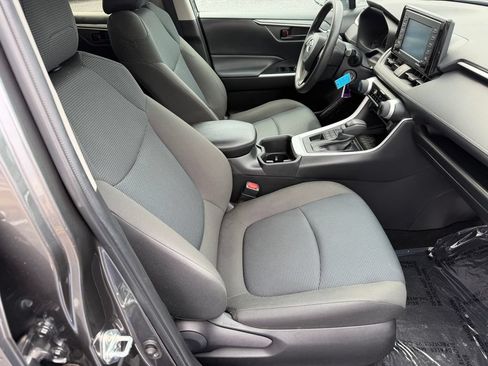 Used 2022 Toyota RAV4 LE AWD/4WD image 15