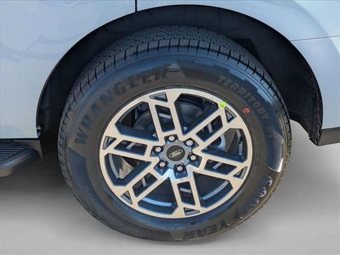 New 2026 Ford Expedition Active image 10