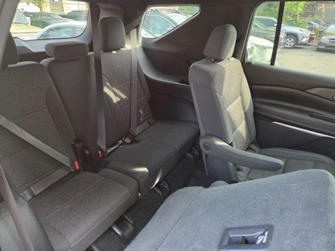 Used 2024 Chevrolet Traverse LT FWD image 14