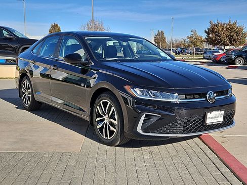 New 2026 Volkswagen Jetta SE image 4