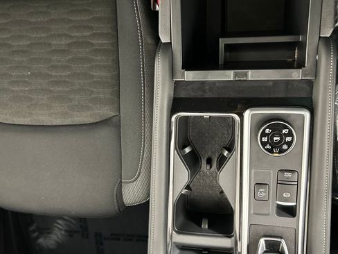 Used 2025 Nissan Pathfinder SV image 16