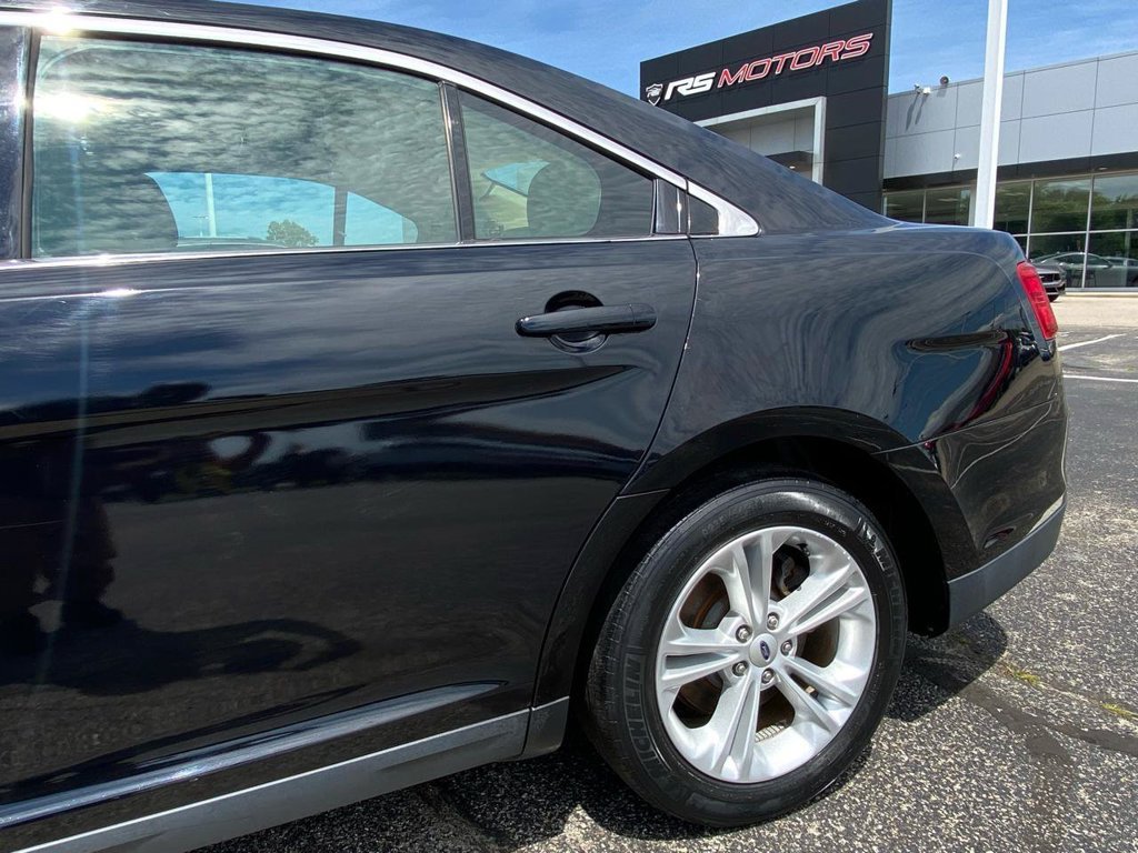 Used 2017 Ford Taurus SE FWD image 13