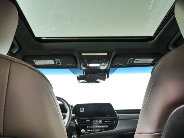 Used 2025 Lexus ES 350 w/ Premium Package FWD image 18