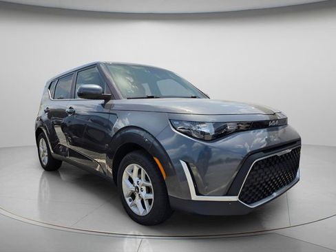 Used 2023 Kia Soul LX w/ Option Group 015 FWD image 4