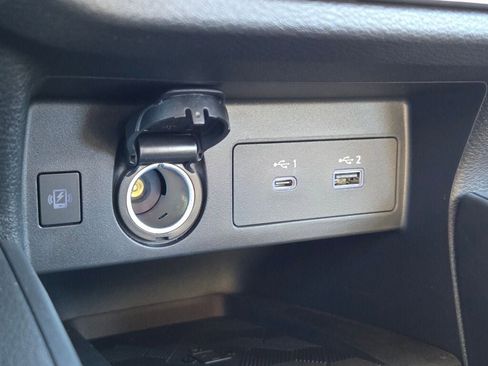 Used 2025 Nissan Versa SR w/ Trunk Package image 27