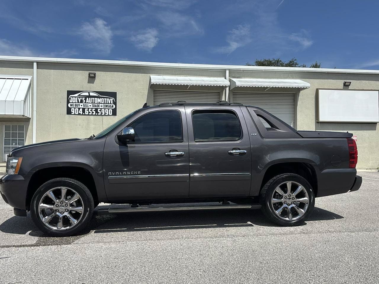 Used 2011 Chevrolet Avalanche LTZ AWD/4WD image 1
