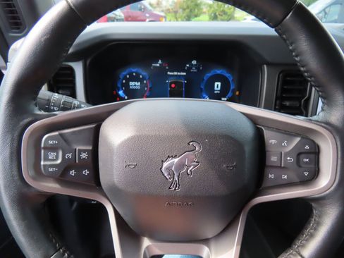 Used 2025 Ford Bronco Badlands image 18