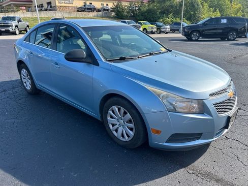 Used 2011 Chevrolet Cruze LS w/ Connectivity Package FWD image 3