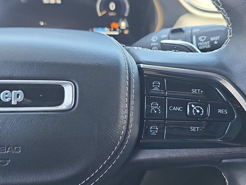 Used 2022 Jeep Grand Cherokee L Overland w/ Luxury Tech Group IV RWD image 22