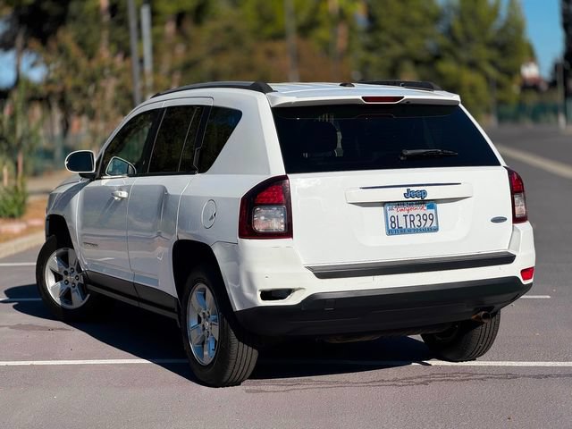 Used 2017 Jeep Compass Latitude FWD image 12