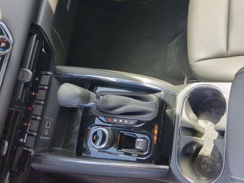 Used 2024 GMC Canyon Elevation w/ Elevation Premium Package image 19