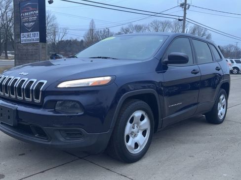 Used 2016 Jeep Cherokee Sport image 1