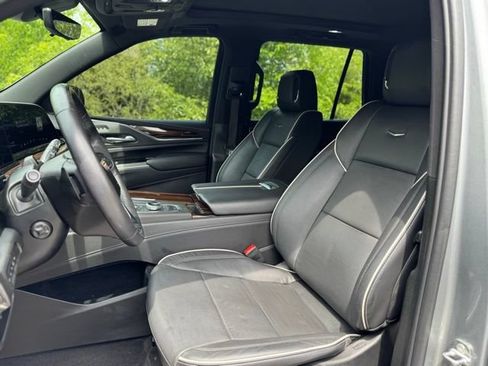 Used 2023 Cadillac Escalade Premium Luxury AWD/4WD image 12