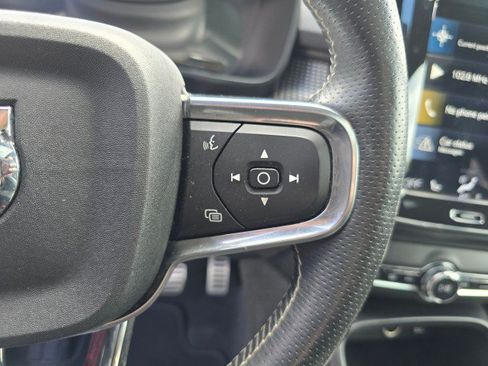 Used 2021 Volvo XC40 T5 R-Design image 31