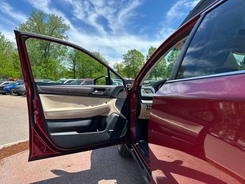 Used 2019 Subaru Outback 2.5i Limited image 12