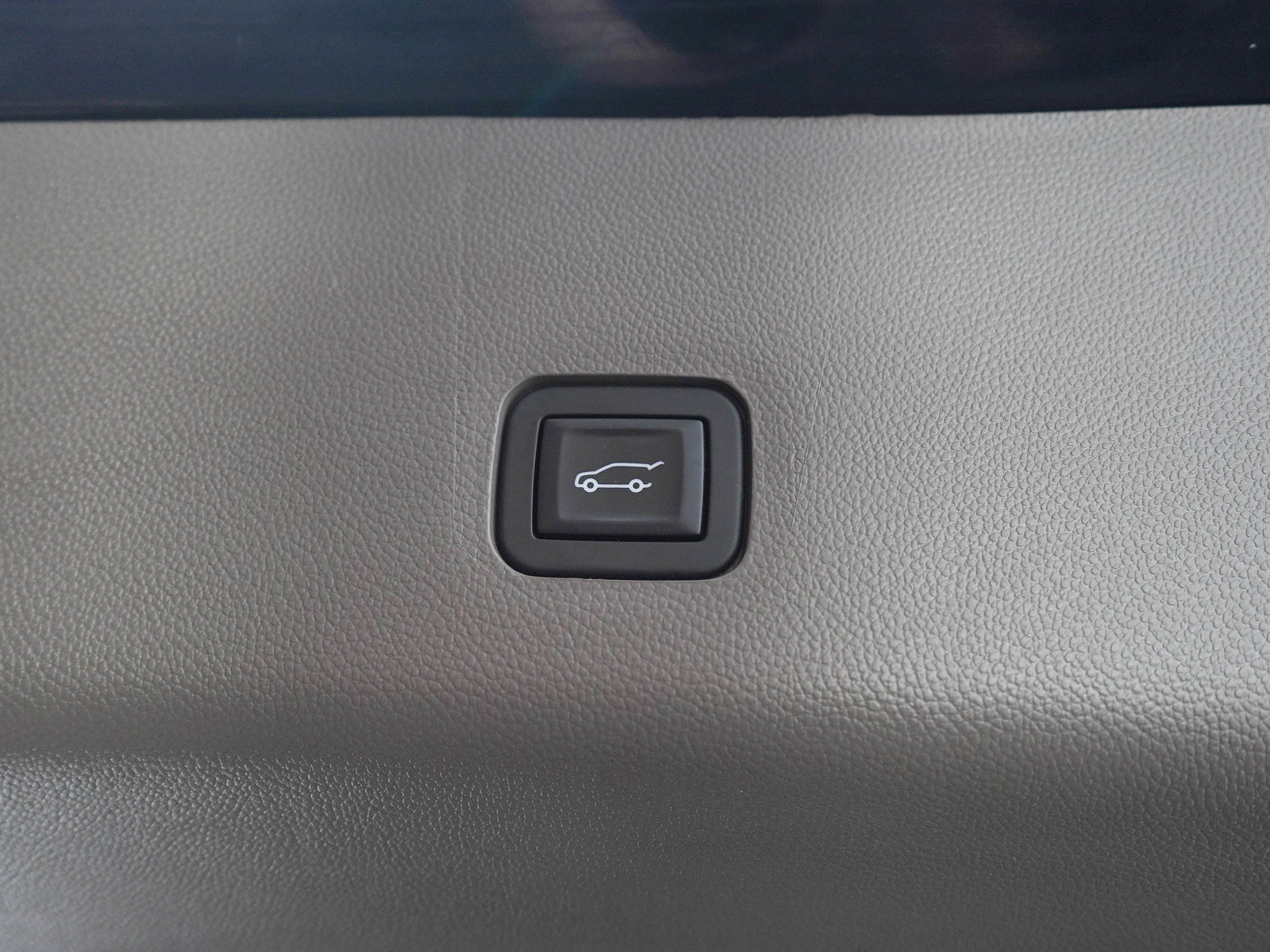 Used 2020 Chevrolet Traverse LT w/ LPO, Floor Liner Package AWD/4WD image 11
