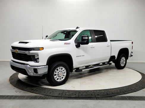 Used 2025 Chevrolet Silverado 2500 LT image 3
