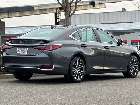 Used 2023 Lexus ES 300h w/ Premium Package image 4