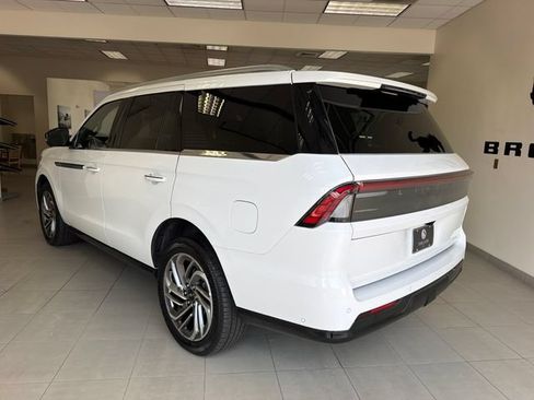 Used 2025 Lincoln Navigator Reserve AWD/4WD image 5