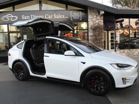 Used 2018 Tesla Model X 75D AWD/4WD image 29