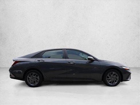 Used 2024 Hyundai Elantra SEL FWD image 4