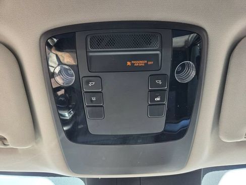Used 2024 Kia Carnival LX FWD image 27