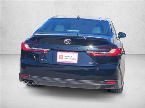 Used 2025 Toyota Camry SE image 7