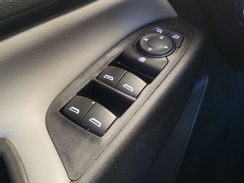 Used 2020 Chevrolet Equinox LS image 27