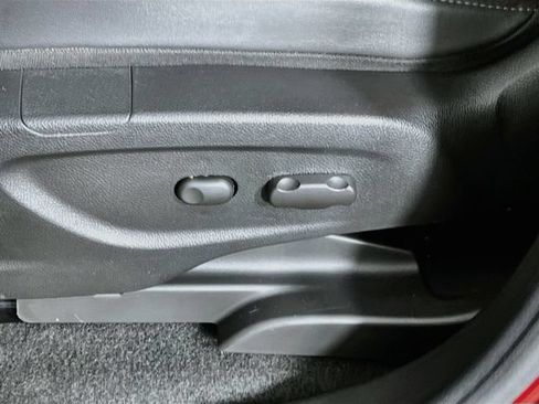 Used 2021 Buick Encore Preferred AWD/4WD image 11