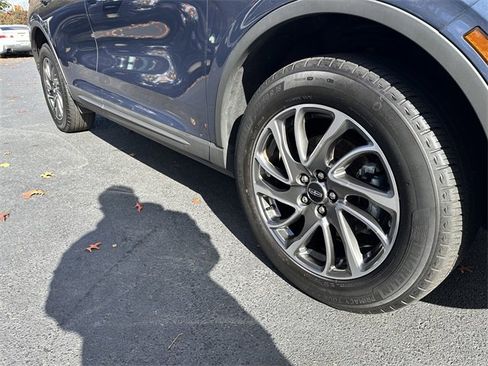 Certified 2022 Lincoln Corsair AWD w/ Equipment Group 101A image 11