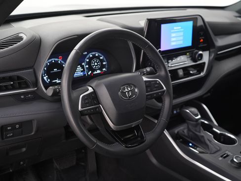 Used 2025 Toyota Highlander XSE AWD/4WD image 21