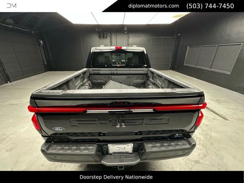 Used 2025 Ford F150 Lightning Lariat image 41