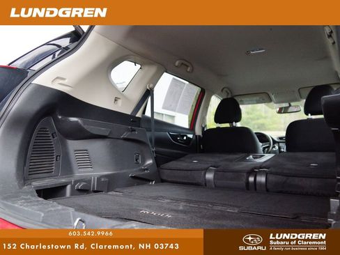 Used 2017 Nissan Rogue SV w/ SV Premium Package image 32