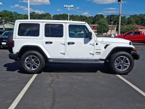 Used 2018 Jeep Wrangler Unlimited Sahara AWD/4WD image 7