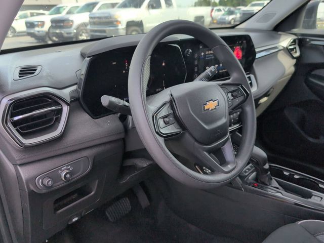 Used 2025 Chevrolet TrailBlazer LT w/ Driver Confidence Package FWD image 11
