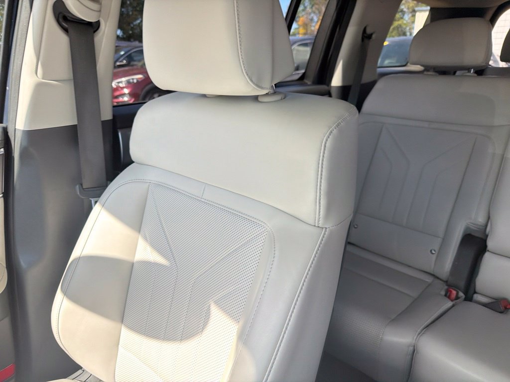 Certified 2025 Hyundai Santa Fe SEL AWD/4WD image 16