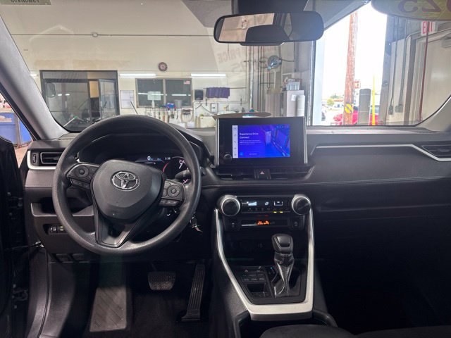Used 2025 Toyota RAV4 LE AWD/4WD image 19