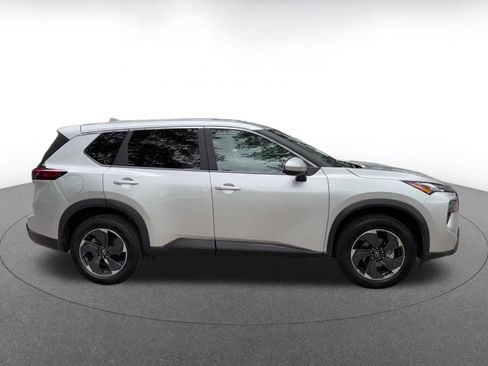 Used 2025 Nissan Rogue SV FWD image 16